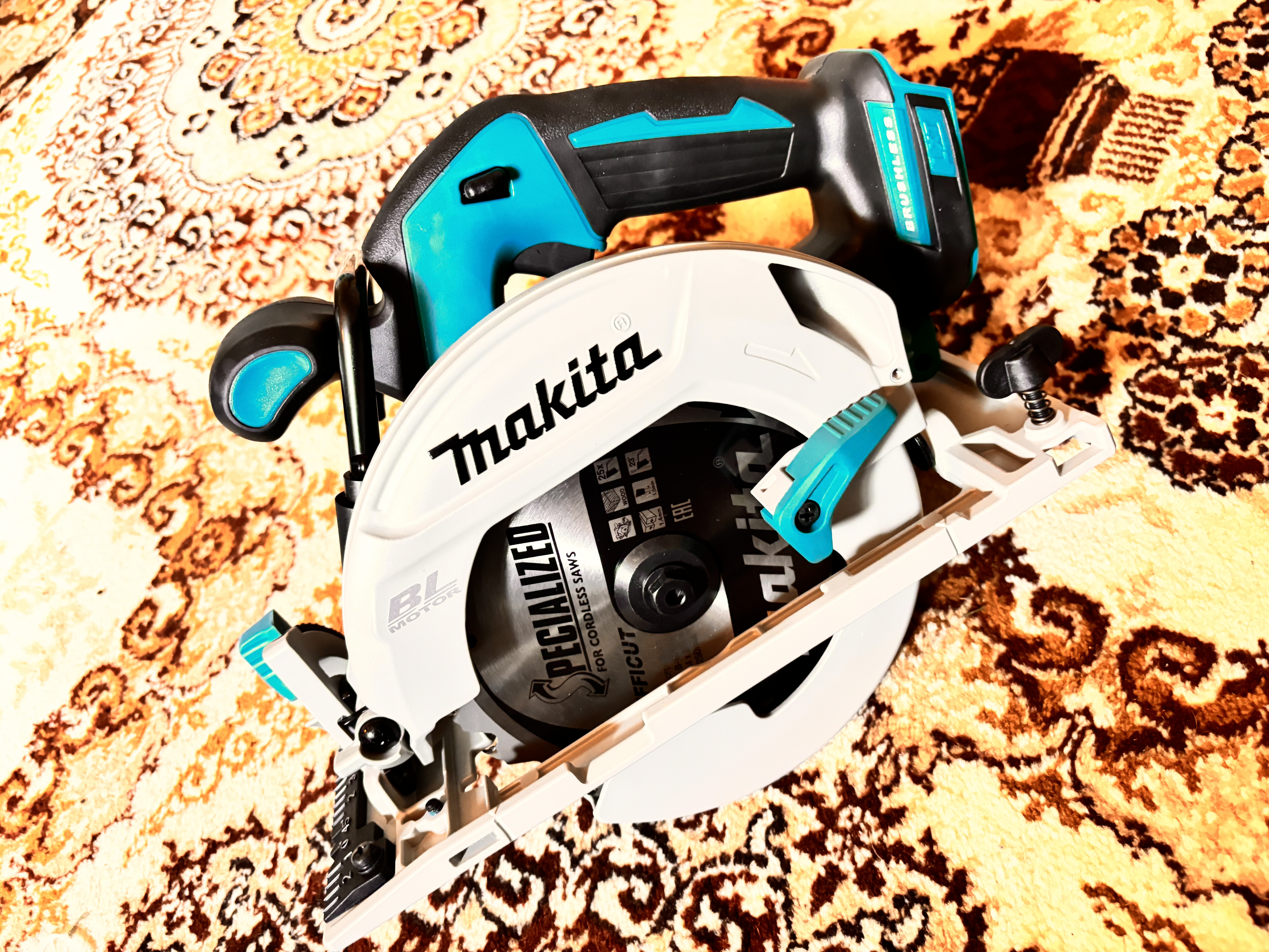 Makita dhs680 18v sirkelsag – batteri og lader inkludert