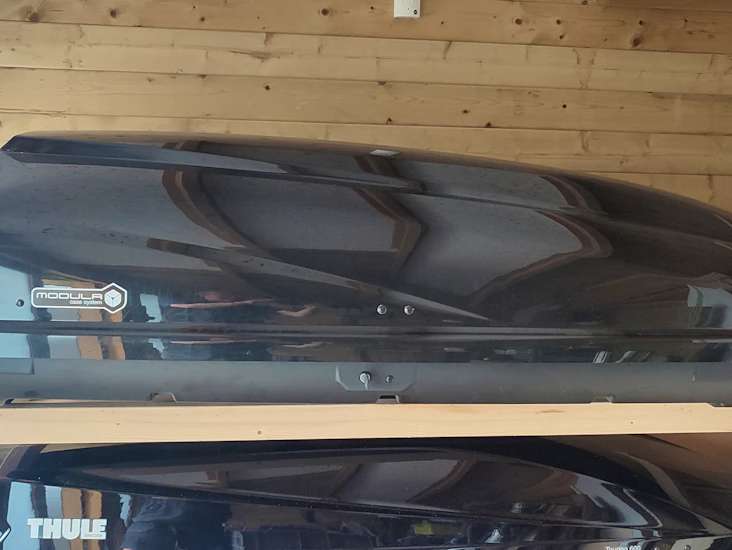 Roof box, large.