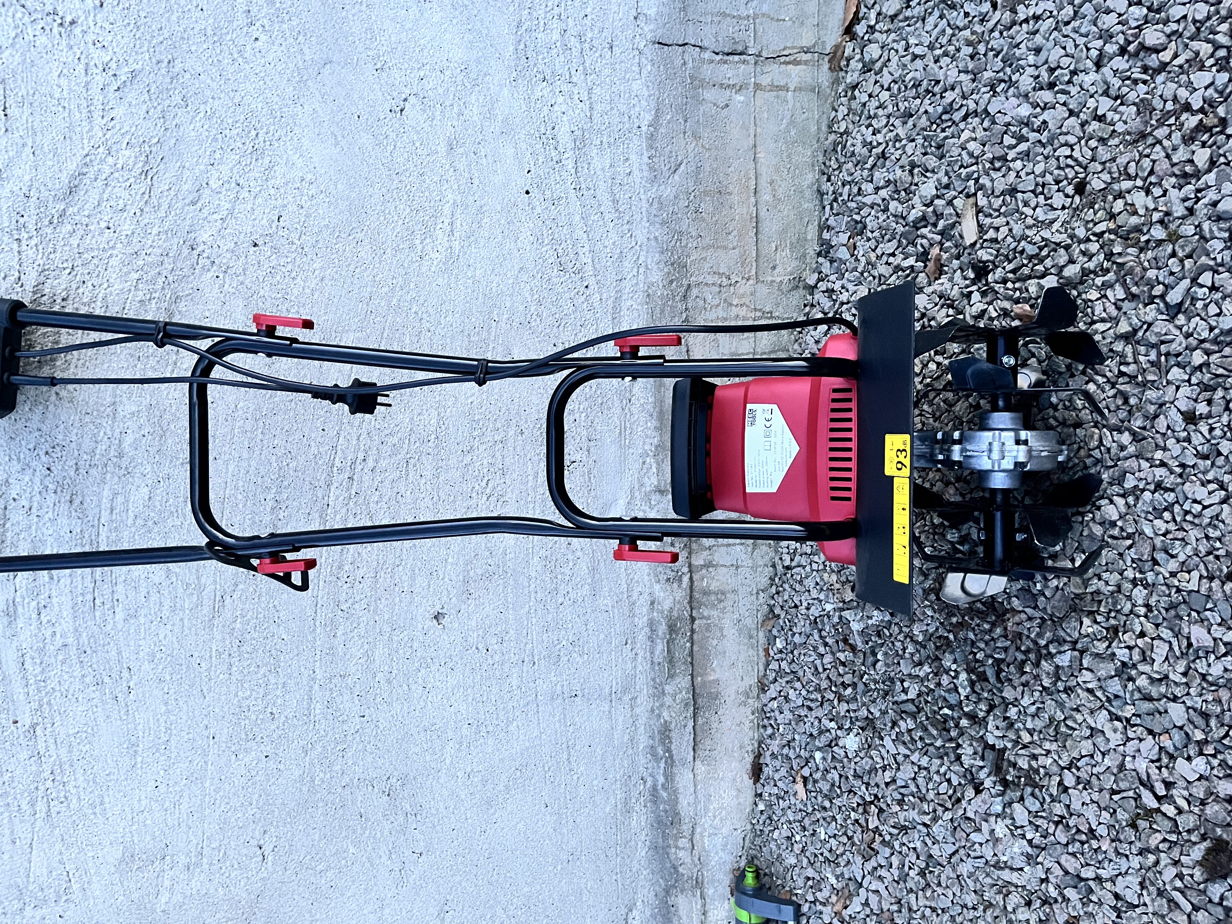 Liten jordfres -  ny gressplen