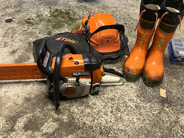 Motorsag med utstyr leies ut!