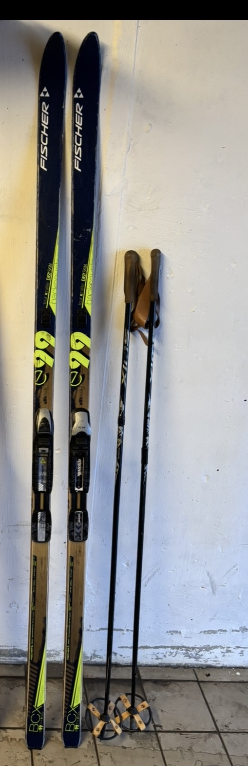 Fjellski 203 cm, sko str. 45 og staver