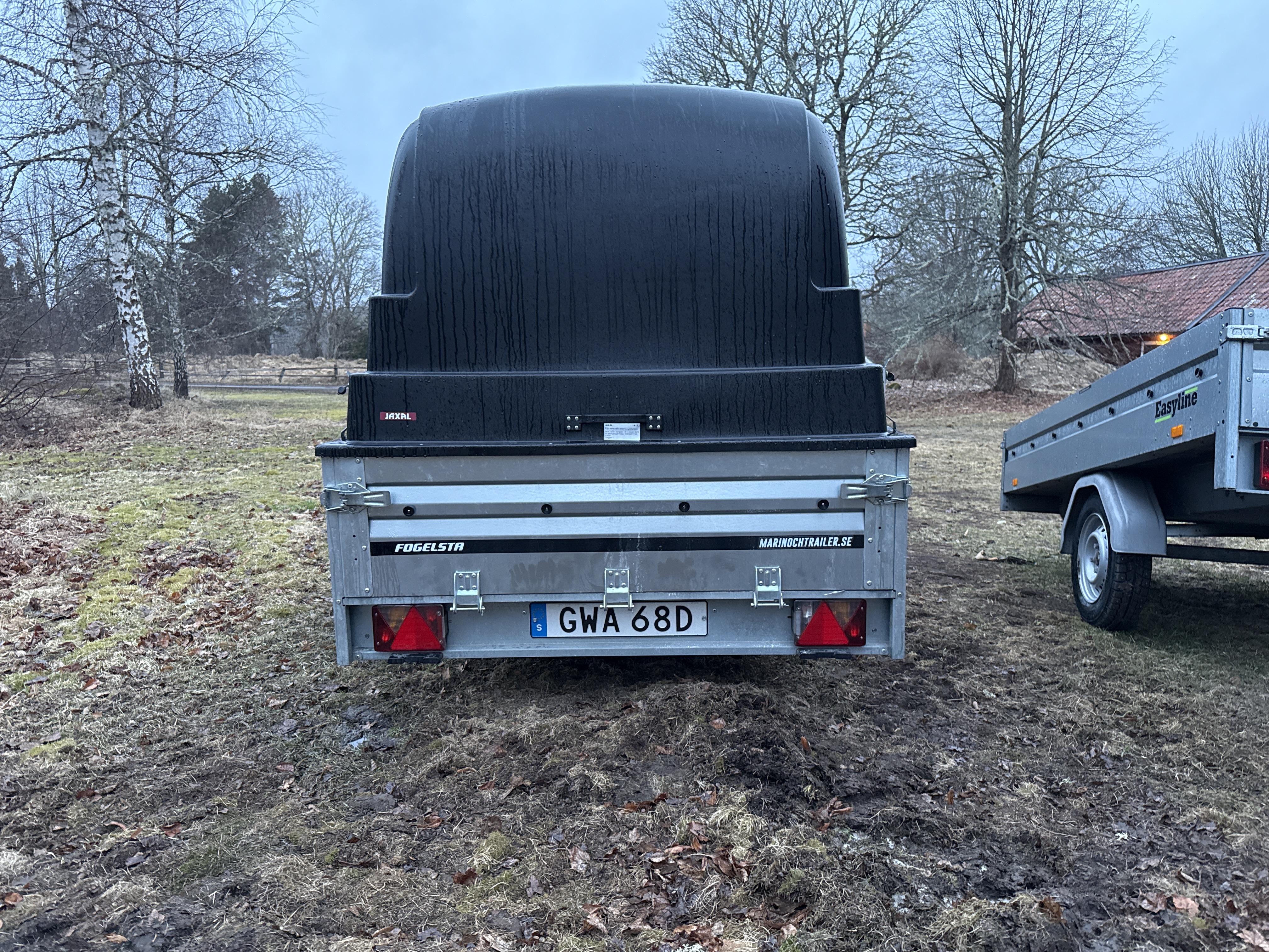 Fogelsta släpvagn med kåpa – uthyres