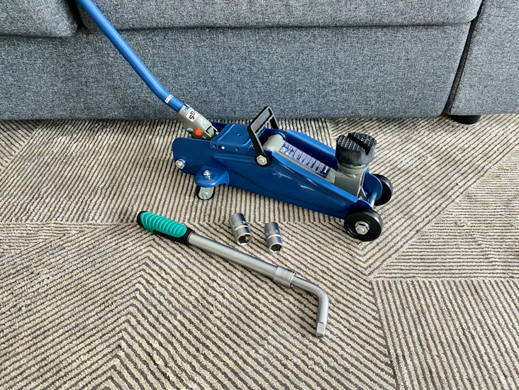 Domkraft med nyckel / jack with wrench