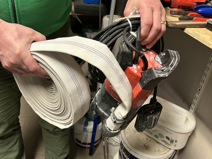 Dränkpump, dräneringspump med evakueringsslang