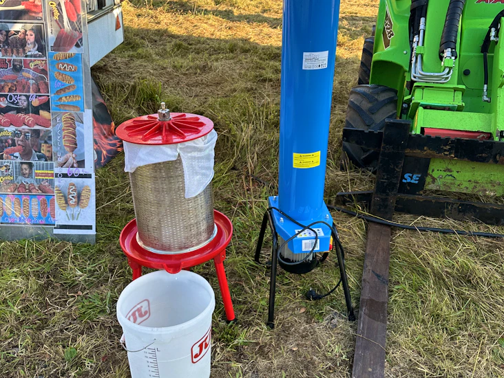 Fruktpress fruktkvarn