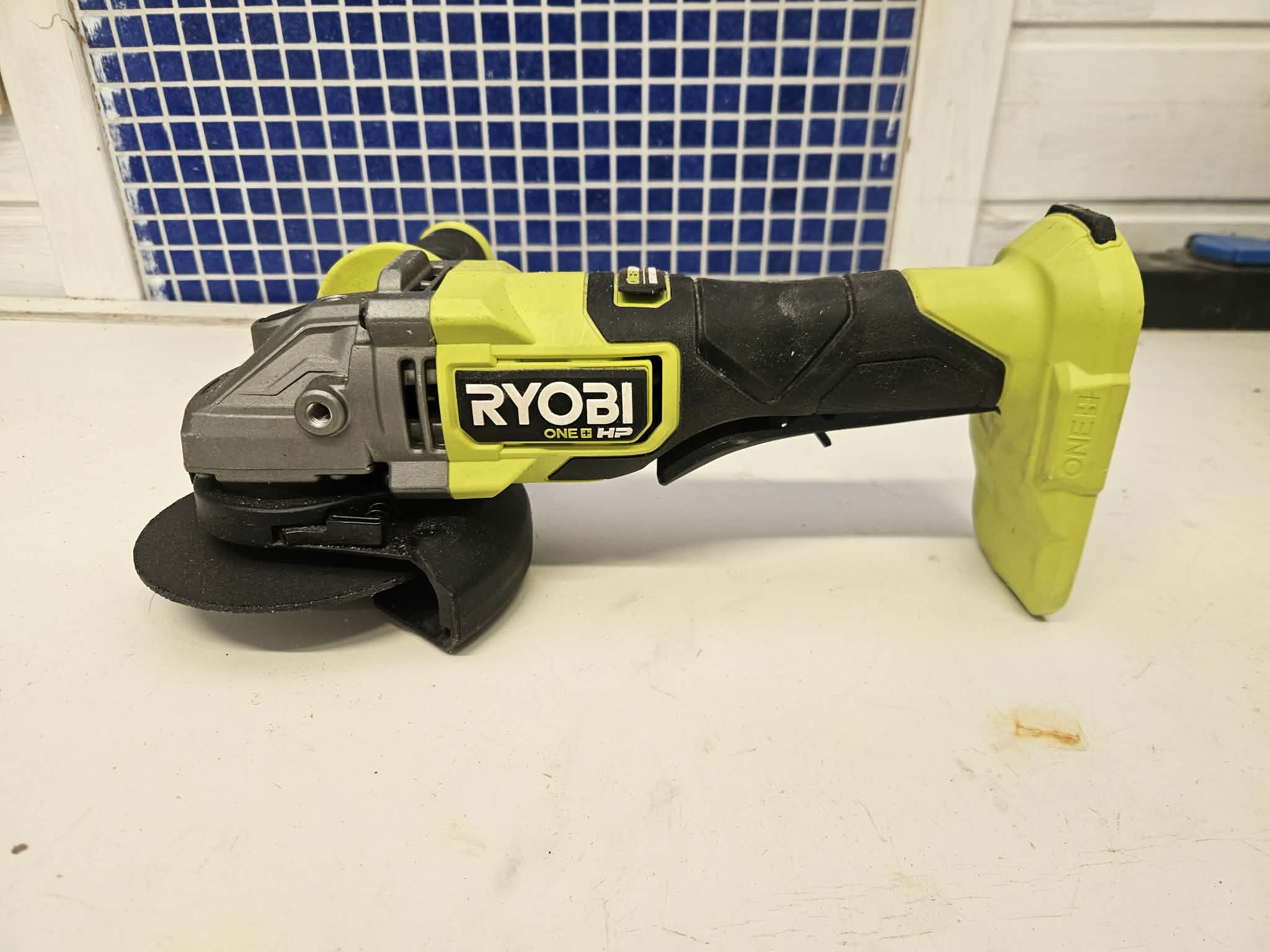 Vinkelslip – ryobi one+ hp (batteridriven & kraftfull)
