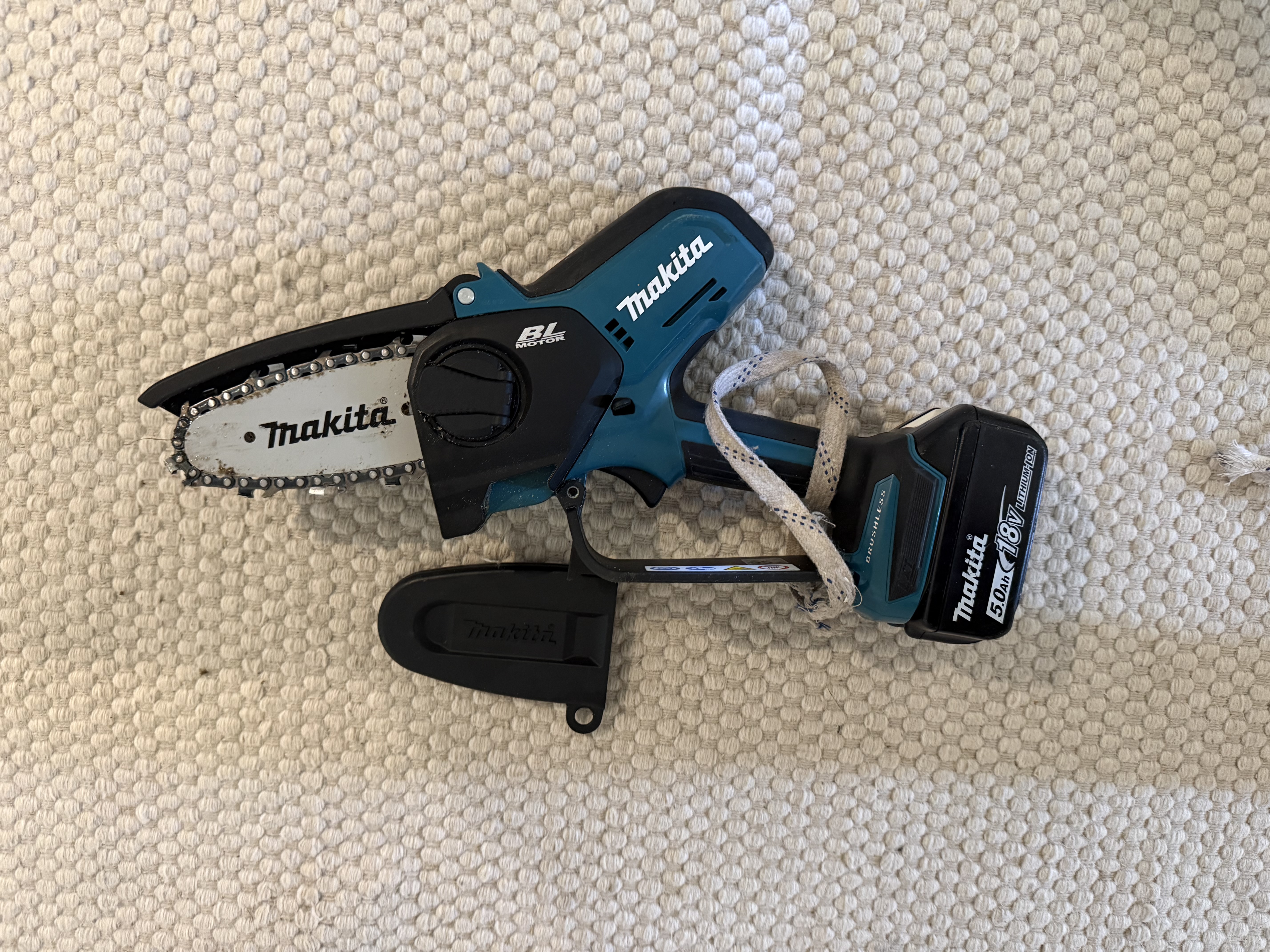 Makita batteridriven motorsåg 