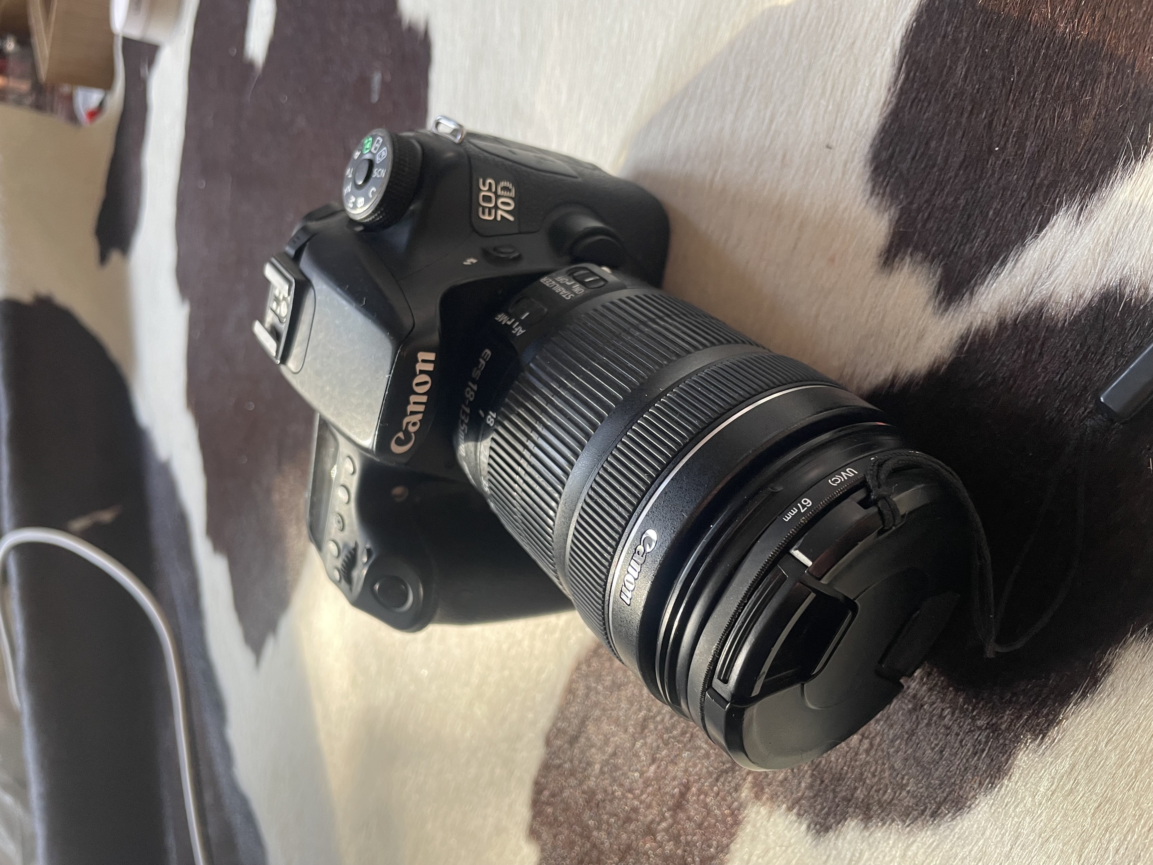 Canon eos 70d dslr camera (18-135mm zoom lens) 