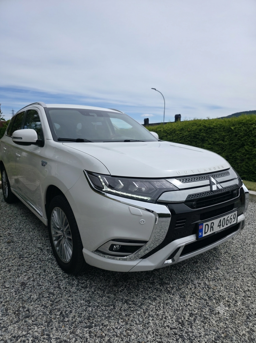 Mitsubishi outlander phev 2019 – perlehvit