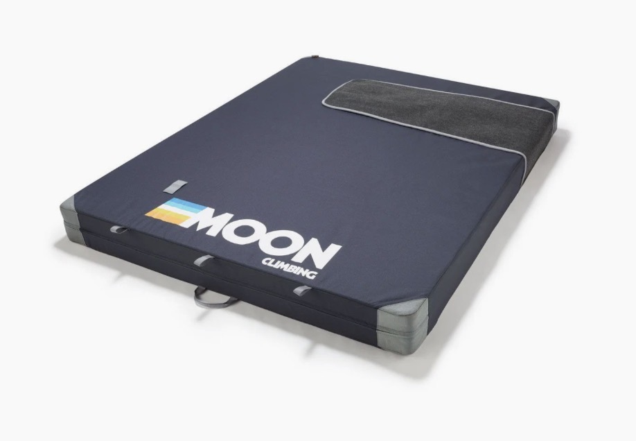 Moon saturn crash pad