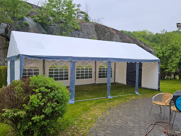 Partytält 8x4 m uthyres , transport montering & demontering erbjuds