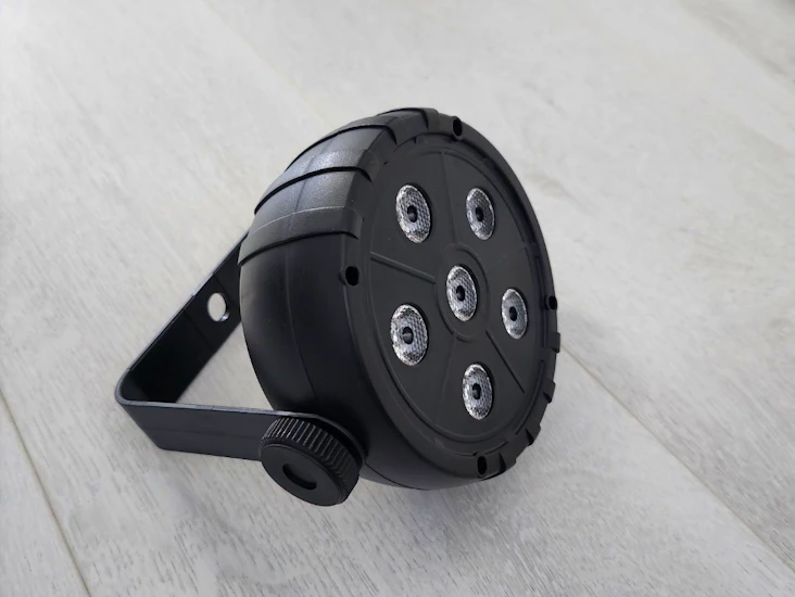 4x kompakti ja mobiili led-juhlavalo