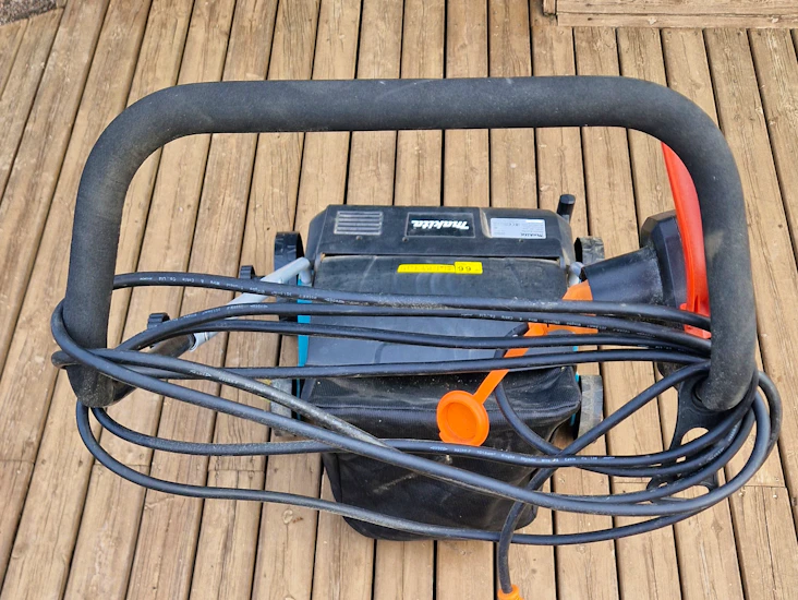 Nurmikon ilmaaja makita uv3200, 1300w