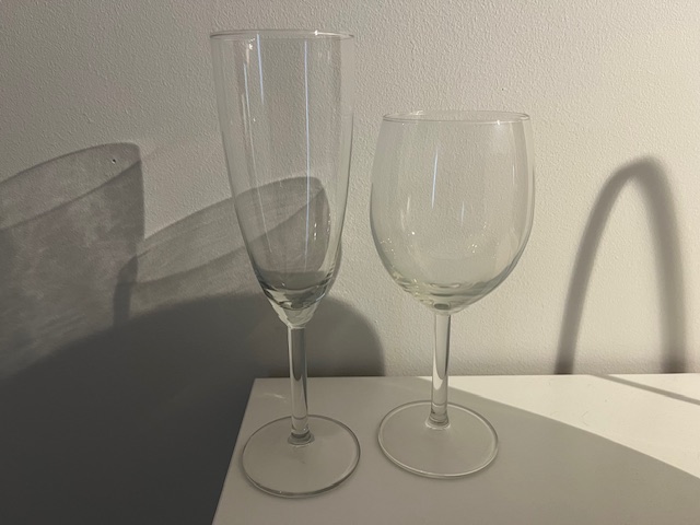 Svalka vin och champagneglas