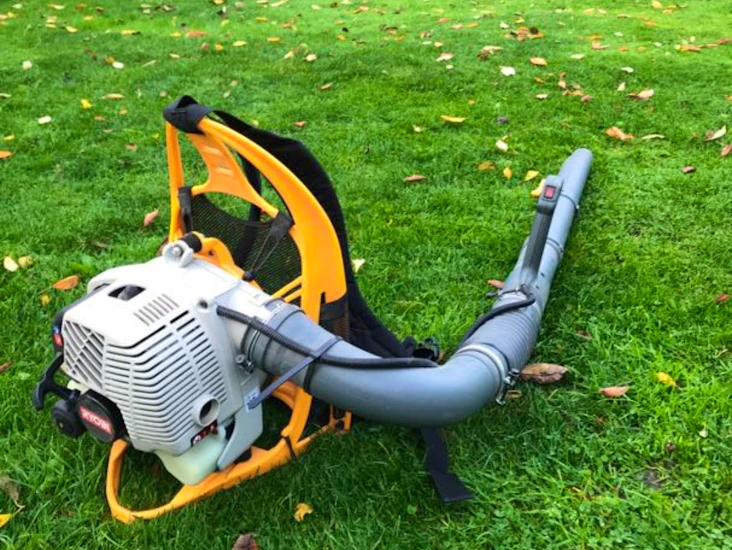 Ryggburen lövblås bensin