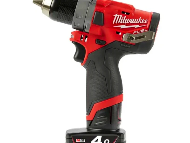 Milwaukee bor/skrutrekker med bor og bitssett