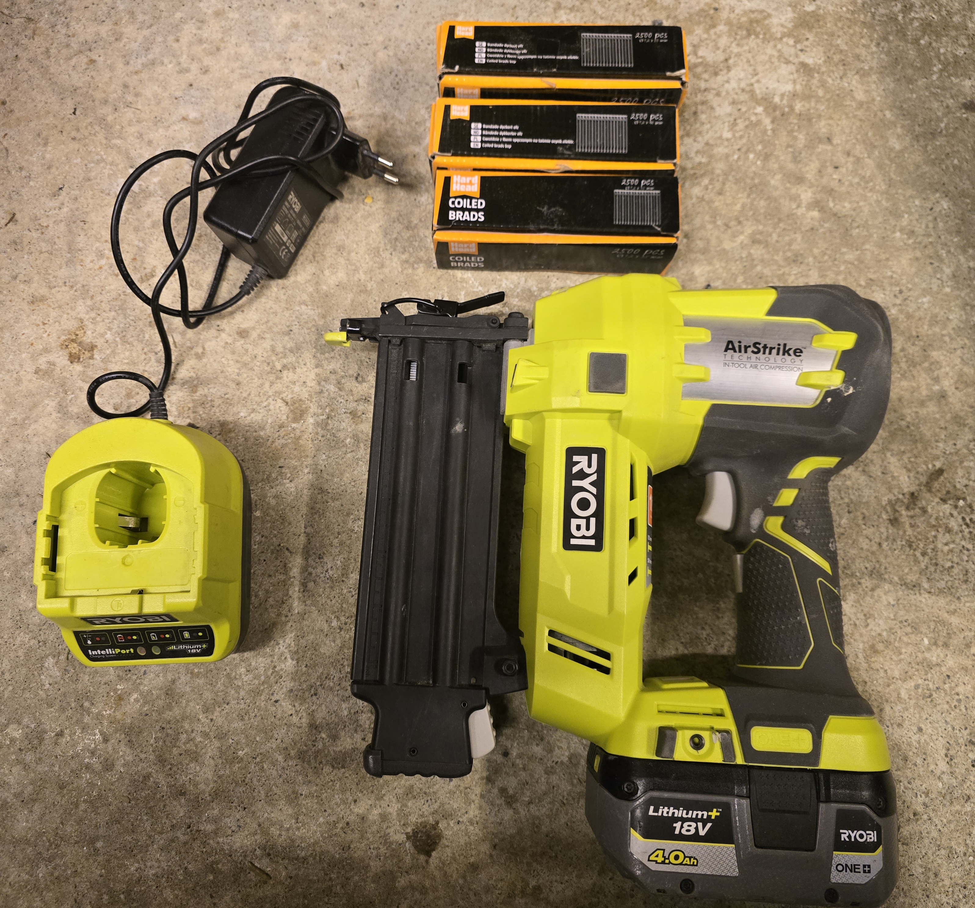 Ryobi airstrike batteridrevet stiftepistol