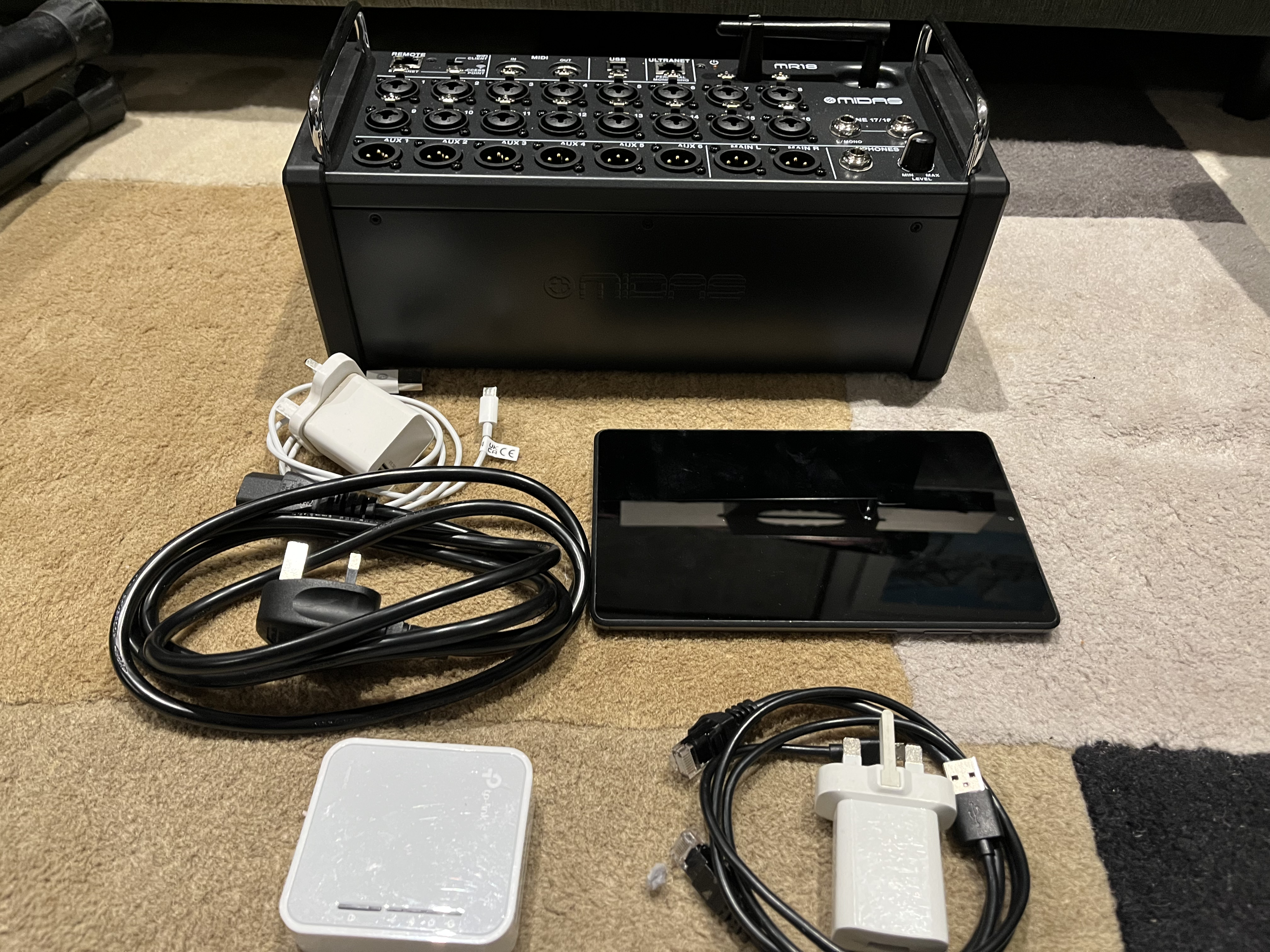 Midas mr18 wireless mixing desk w/ tablet, wifi router, all cables, soft case