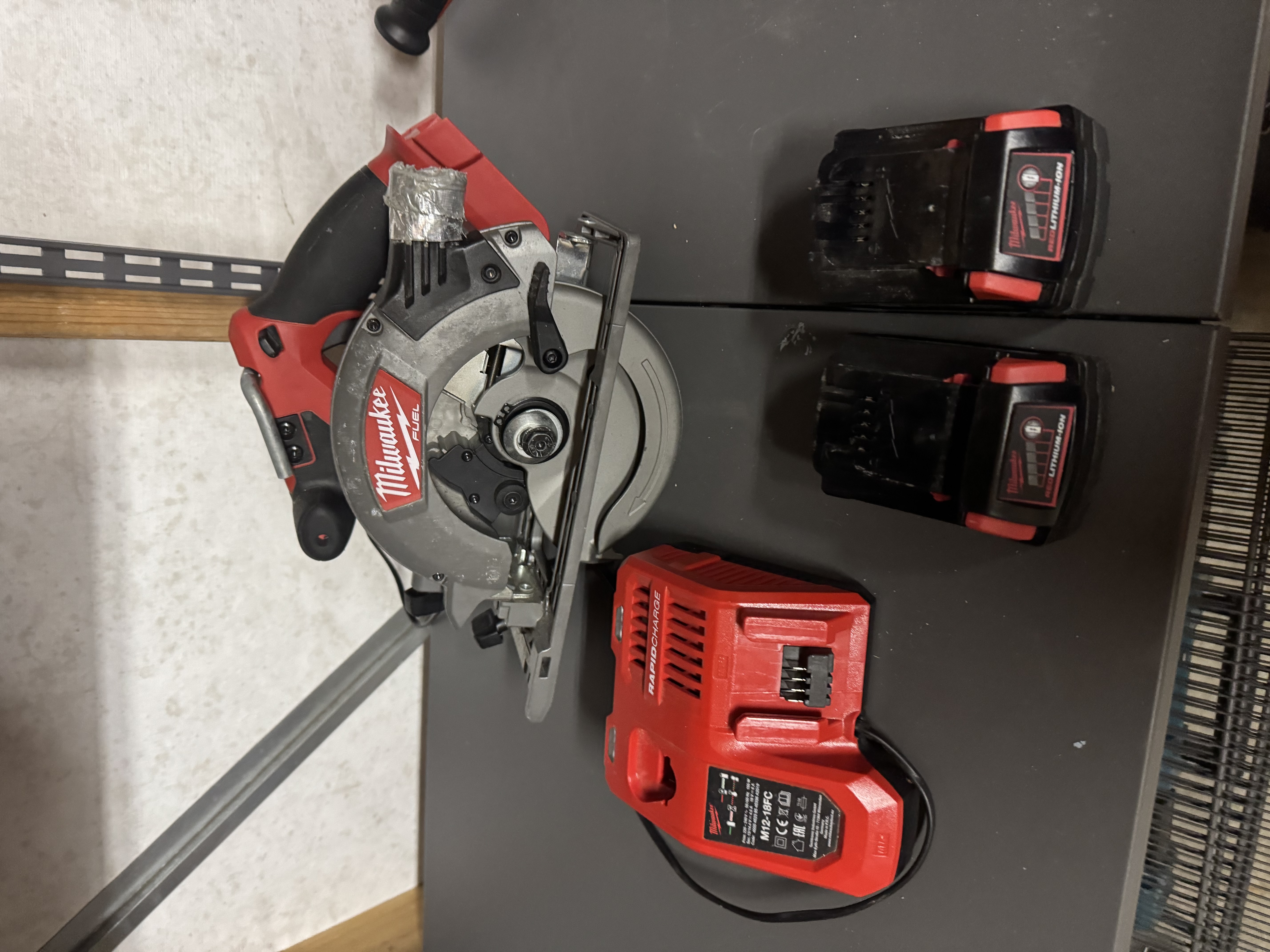 Milwakuee sirkelssag m18 batteri