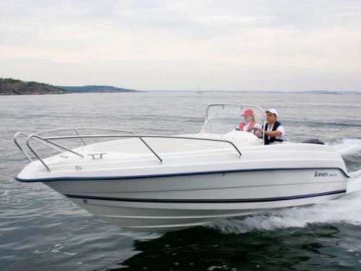 Båt / motorbåt bra fiskebåt och fritidsbåt