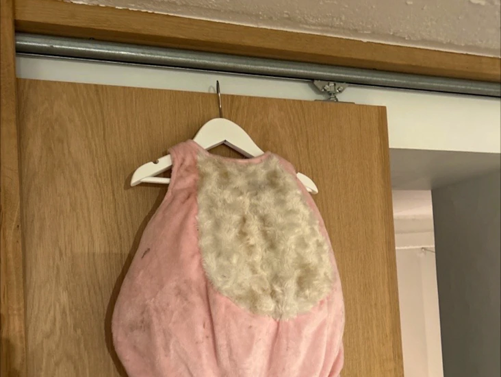 Rosa kaninkostyme til barn