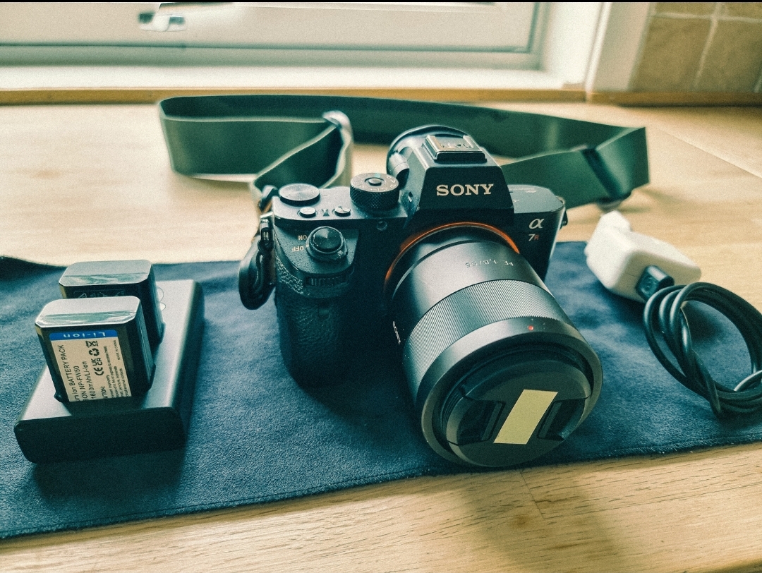 Sony a7rii + fe 55mm f/1.8 pakke