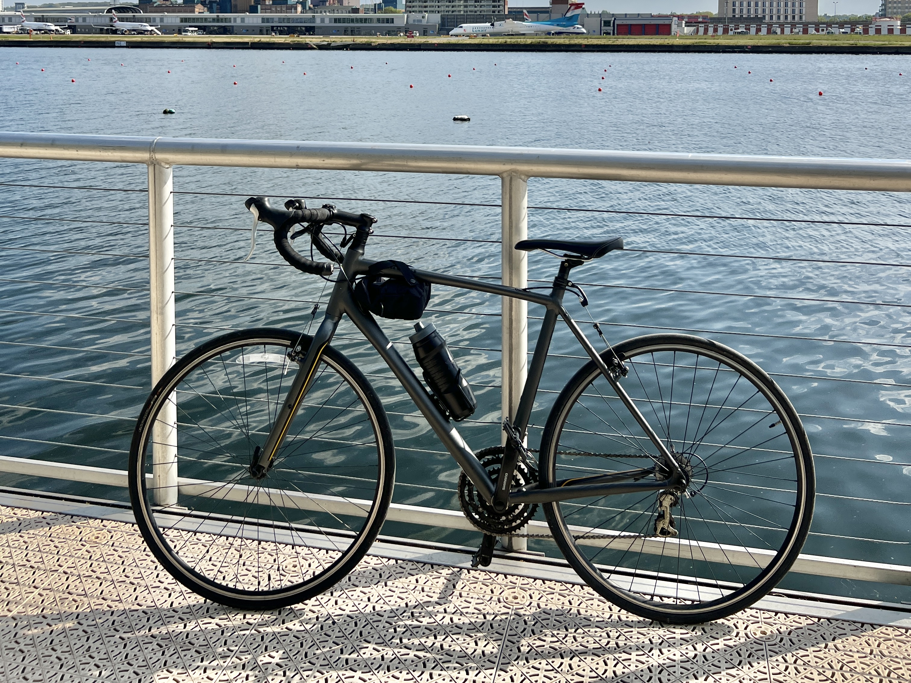 Specialized tricross gravel/road bike with shimano drivetrain