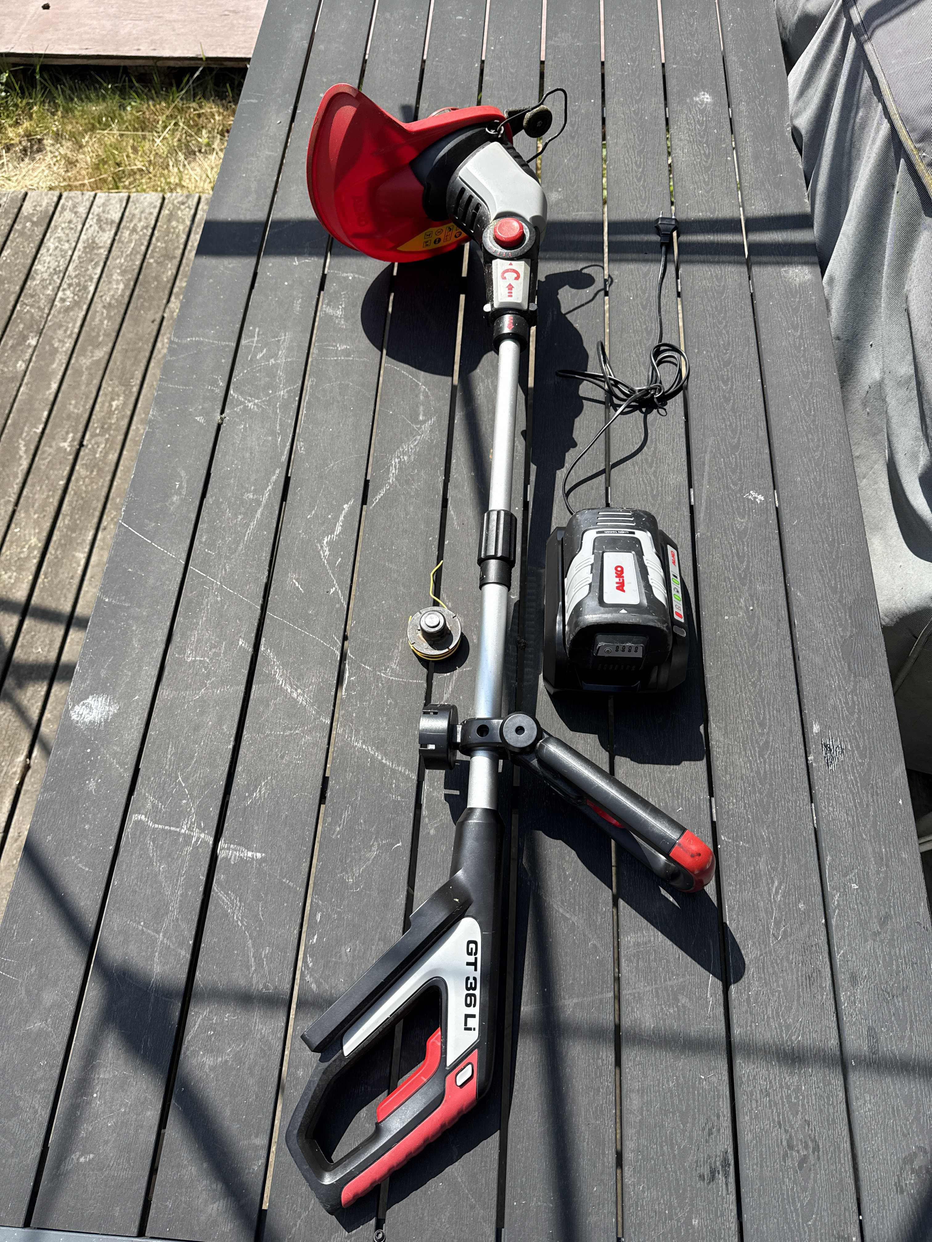 Batteridriven grästrimmer 