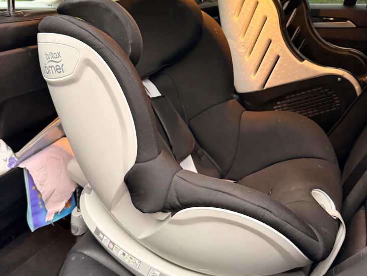 Vridbar barnstol (bakåtvänd)