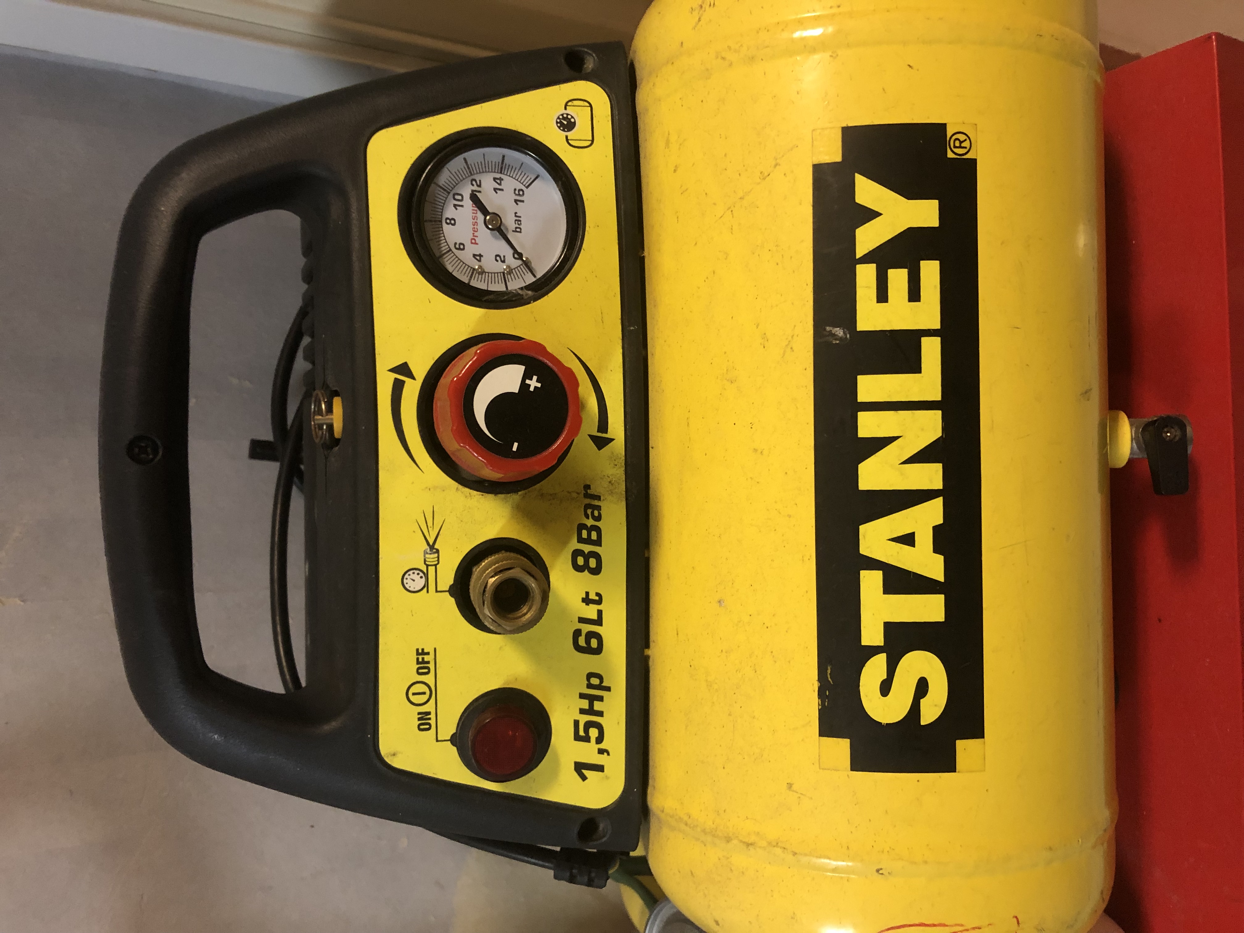 Kraftfull stanley kompressor 6l