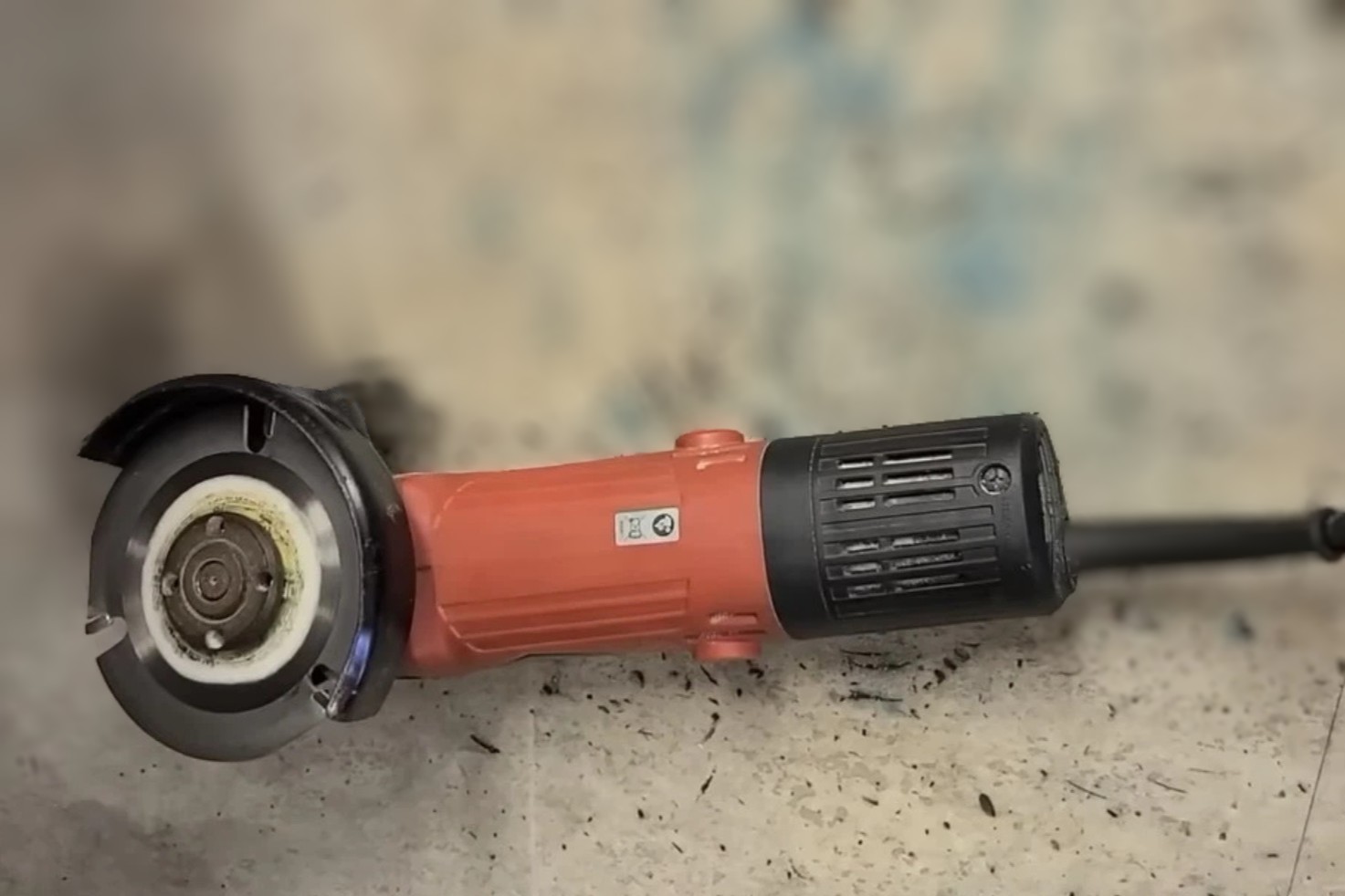 Makita m9502r angle grinder, red/black, 115 mm 