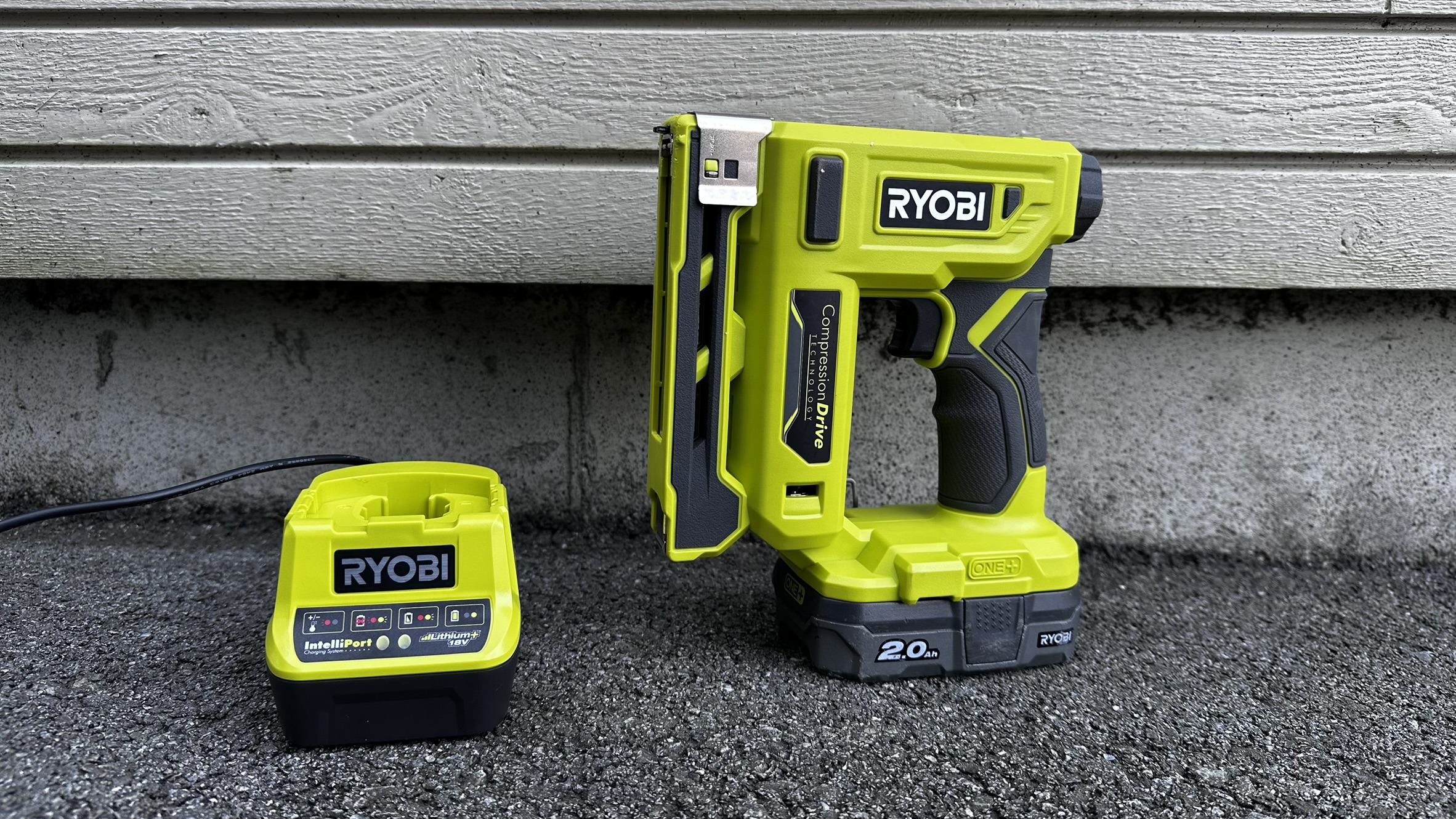 Ryobi batteridreven stiftemaskin