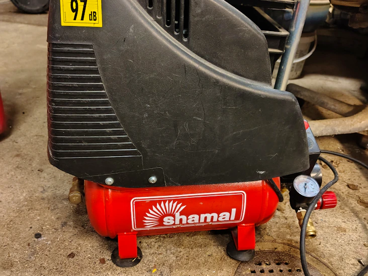 Mini kompressor, får lätt plats i en liten bil!!