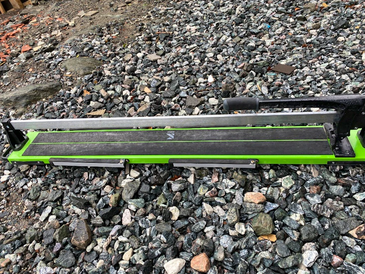 Fliskutter som kutter helt opp til 1200mm