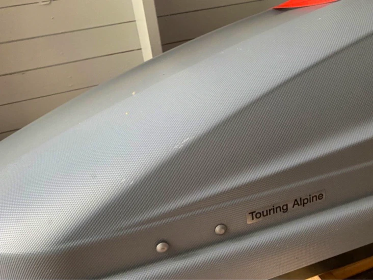 Takbox med takfästen som passar bla volvo v60