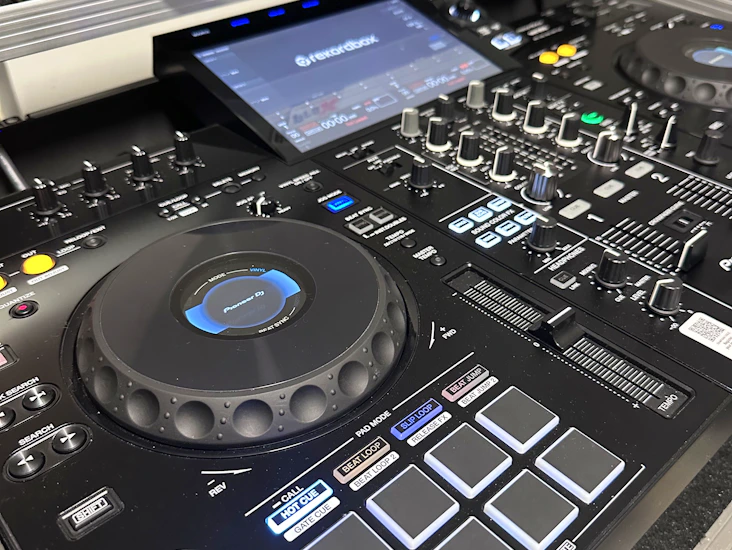 Pioneer dj rx3 + hard case – premium setup for gigs, clubs & events