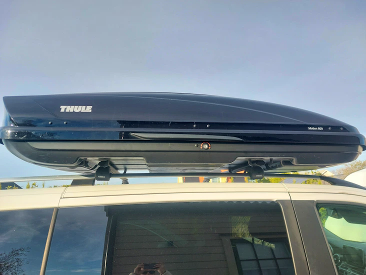 Thule motion 800 takbox med räcke