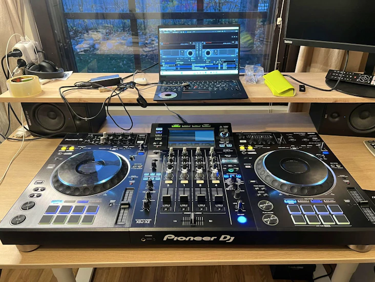 Pioneer xdj-xz - ammattitason dj-laite juhliin ja tapahtumiin