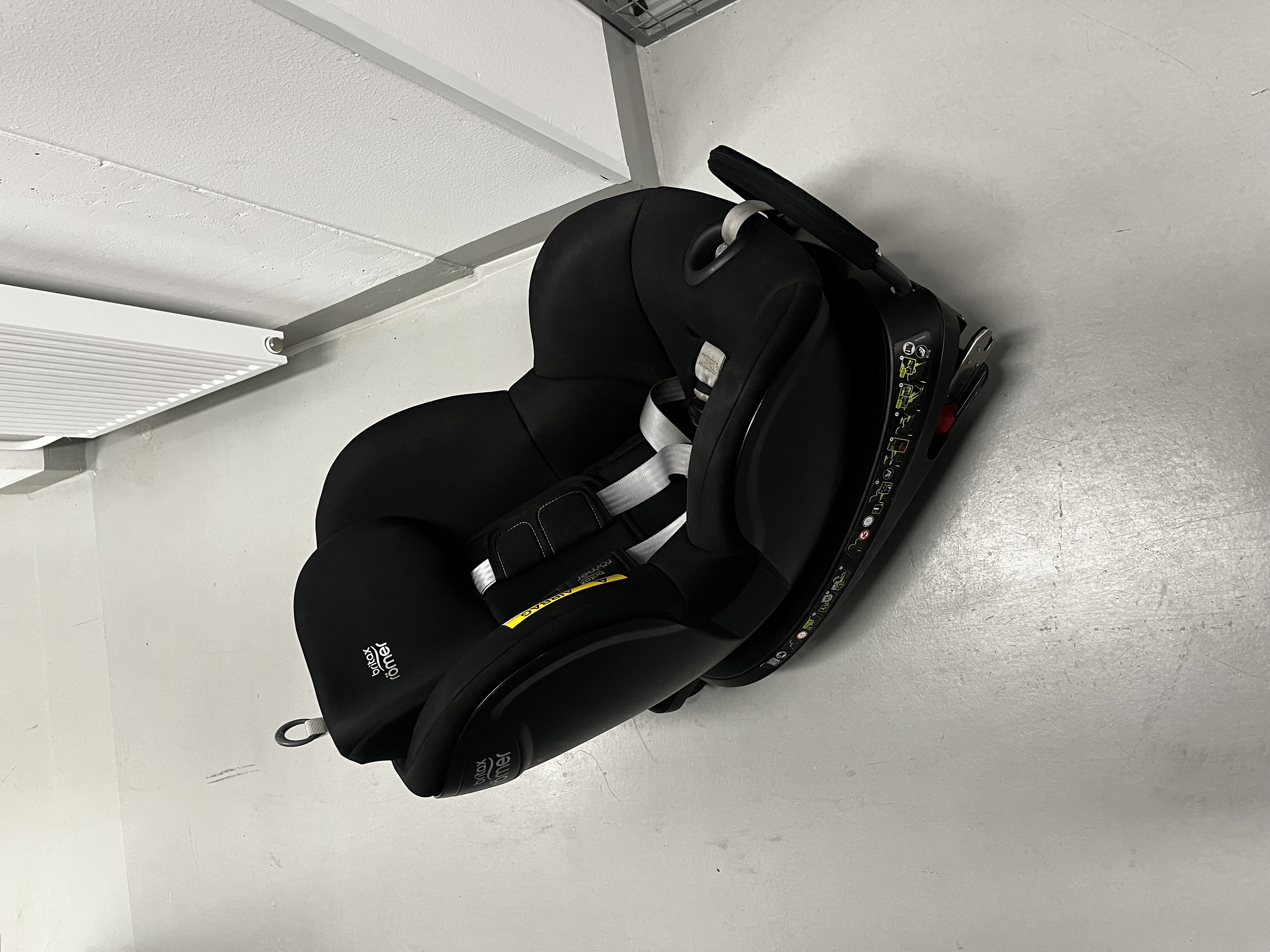 Britax römer dualfix² r -kääntyvä isofix-turvaistuin 0–18 kg