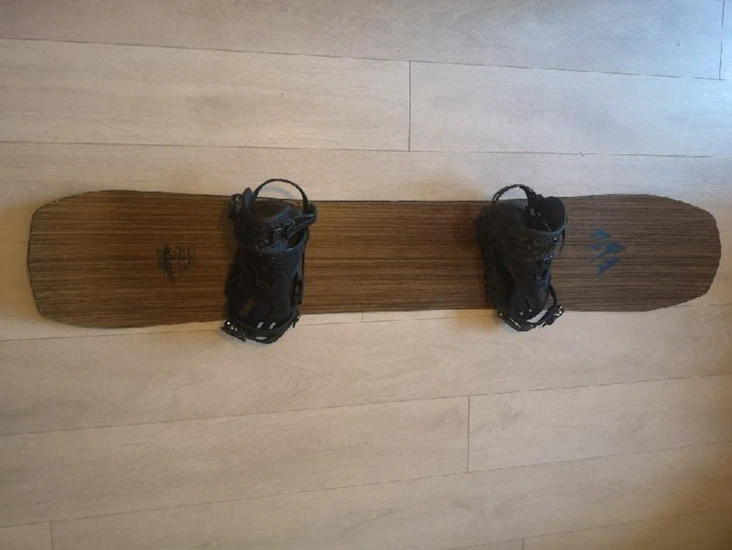 Snowboard jones flagship 158