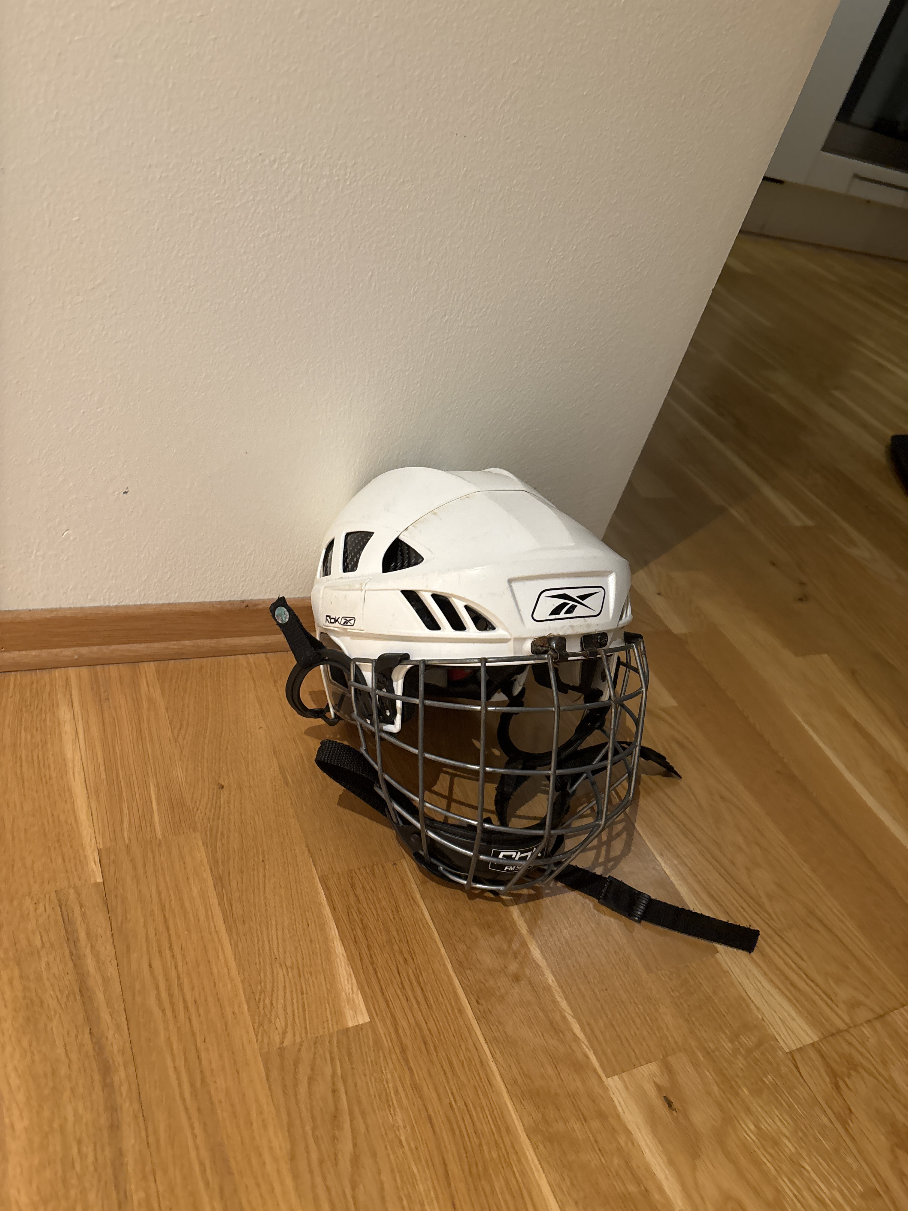 Reebok hockey hjelm 