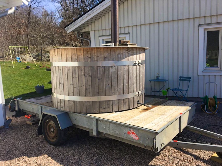 Fräsch badtunna på 80km/h-släp