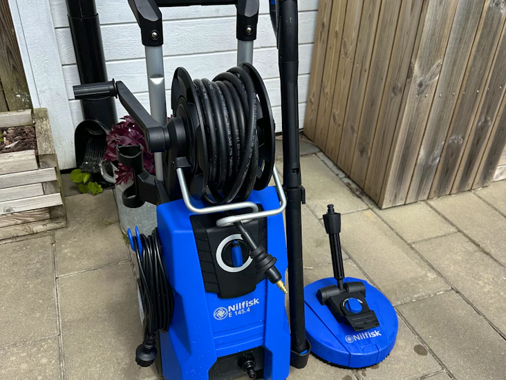 Högtryckstvätt med altanborste 145bar