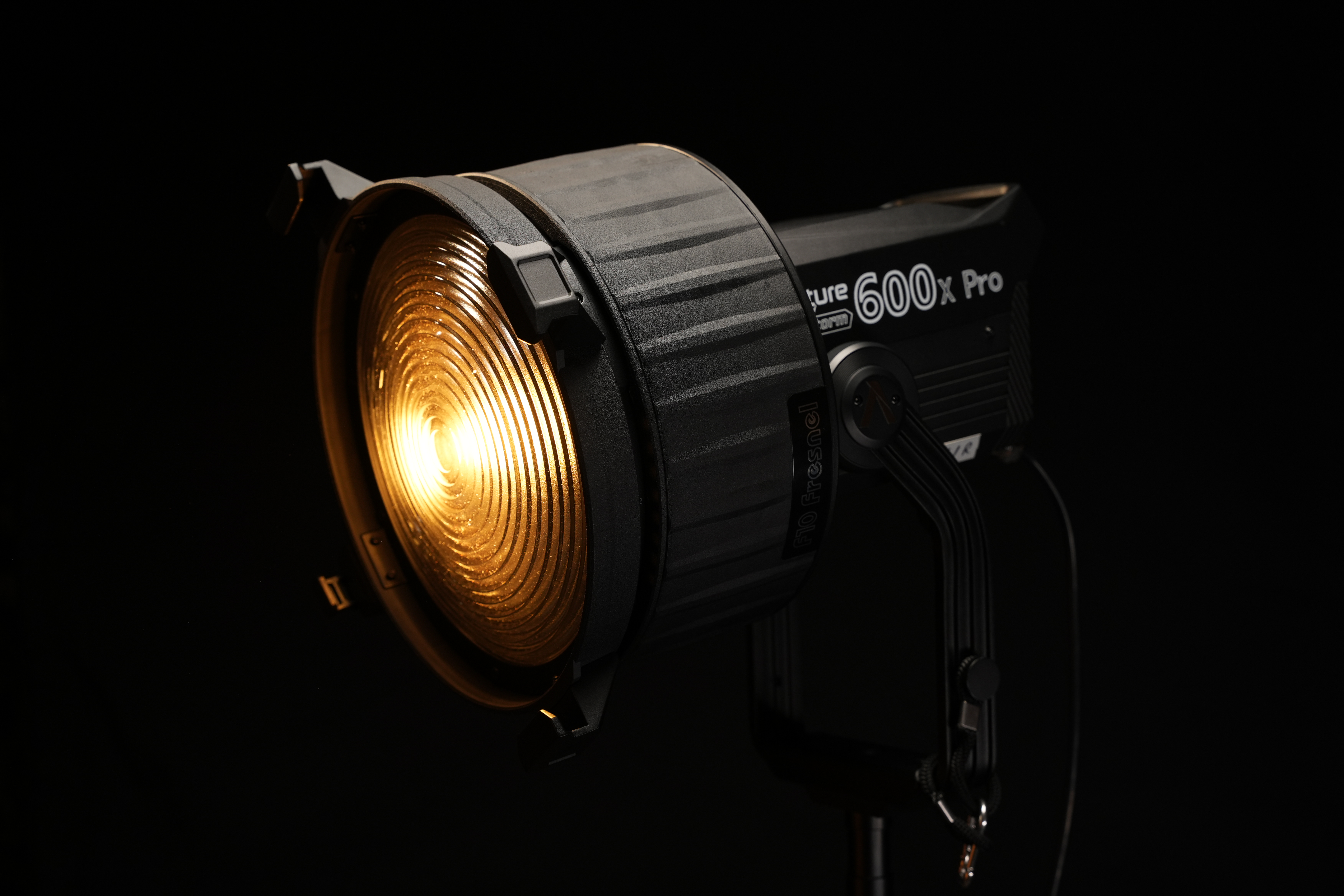 Aputure f10 fresnel