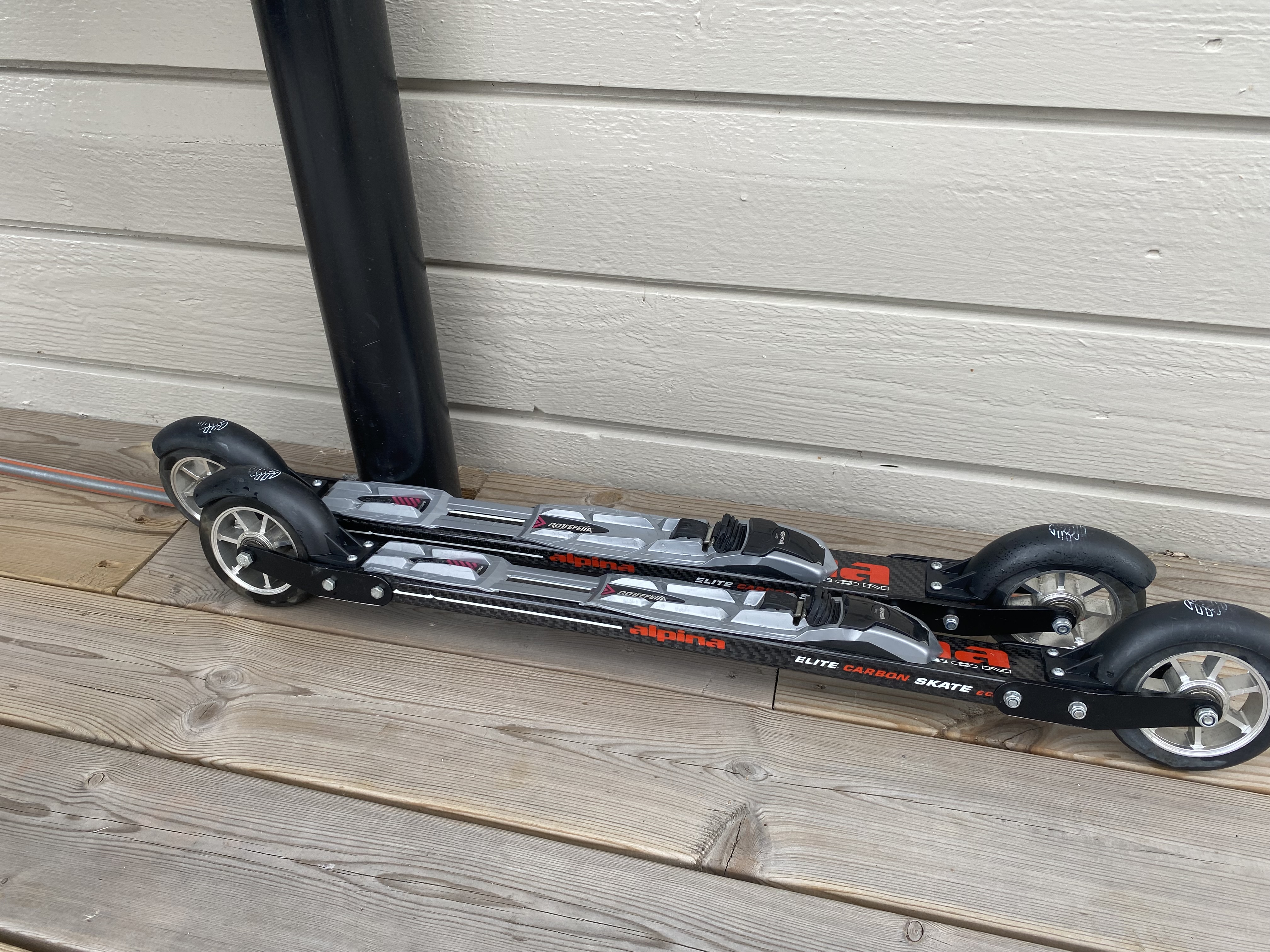 Rulleski  skating m/ staver. 