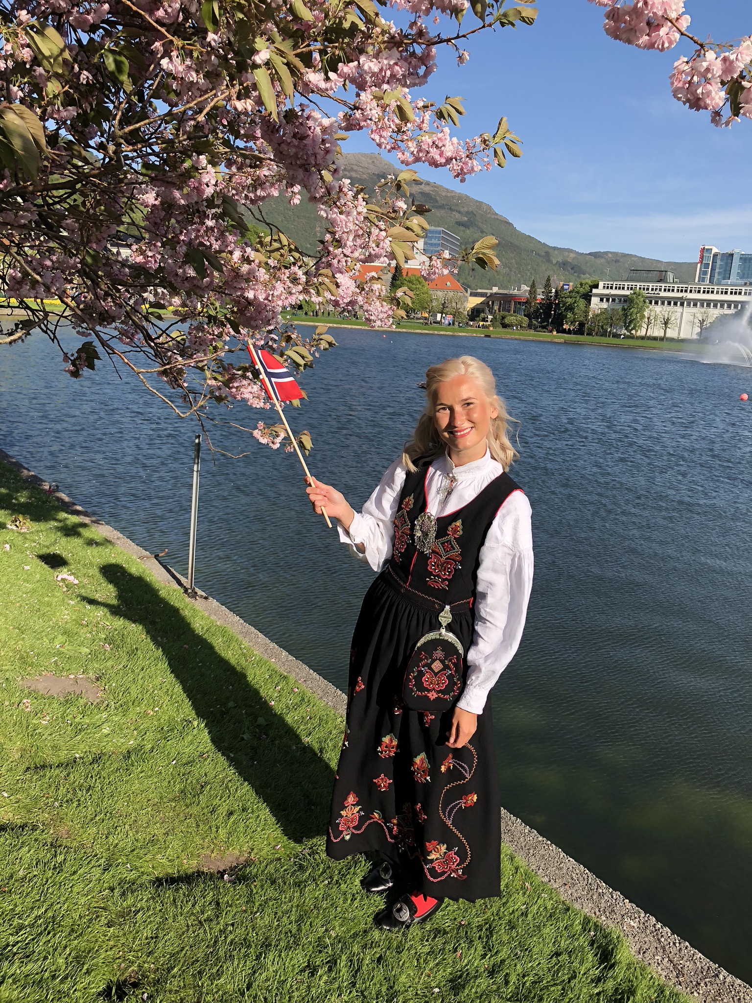 Sunnmørsbunad utleie 