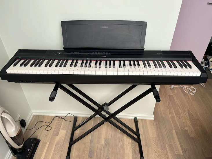 Ny pris! leier ut yamaha p-115 elpiano med stativ og case.