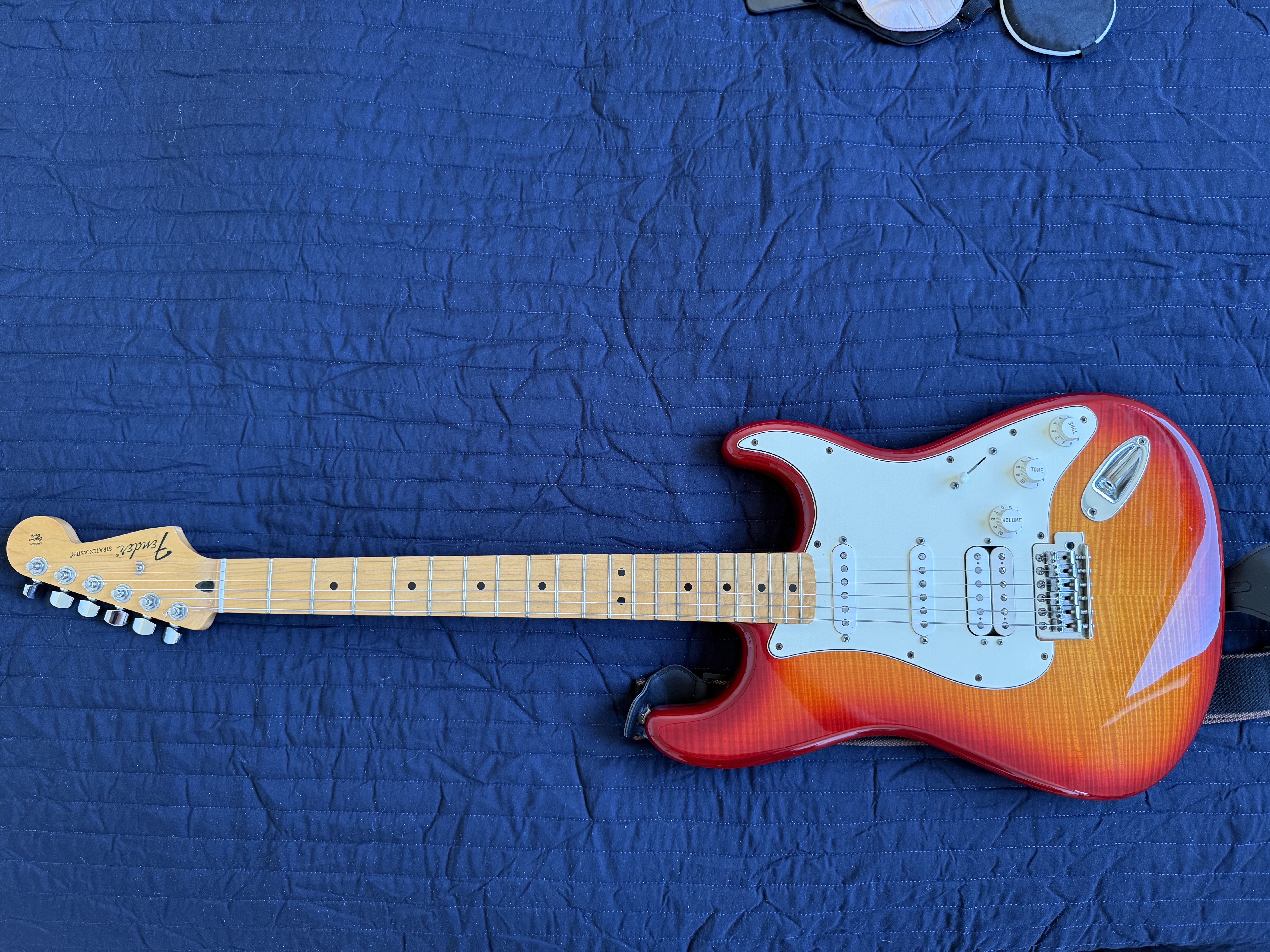 Fender stratocaster (aged cherry burst)  