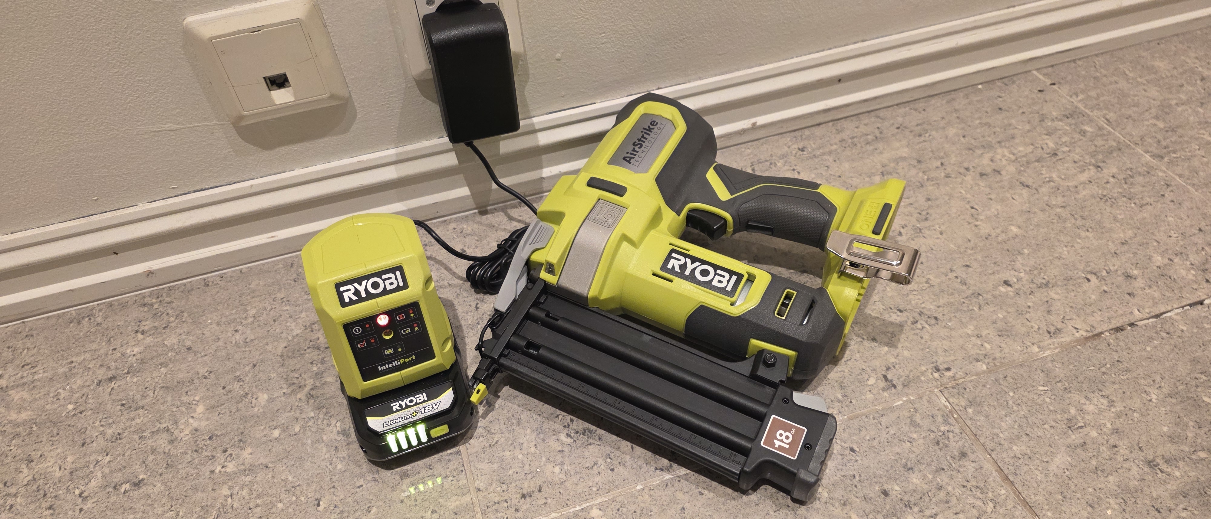 Ryobi spikerpistol m/ batteri