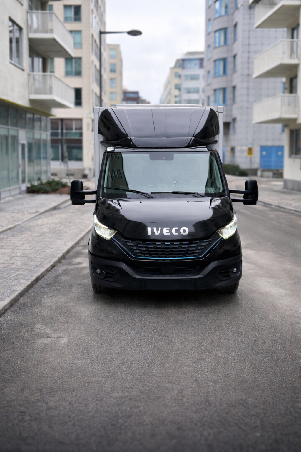 Automatväxlad lätt lastbil uthyres